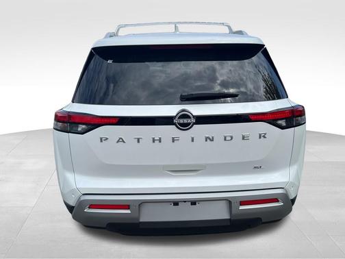 2025 Nissan Pathfinder SL FWD
