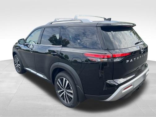 2025 Nissan Pathfinder Platinum FWD
