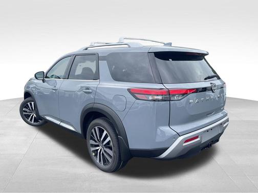 2025 Nissan Pathfinder Platinum FWD