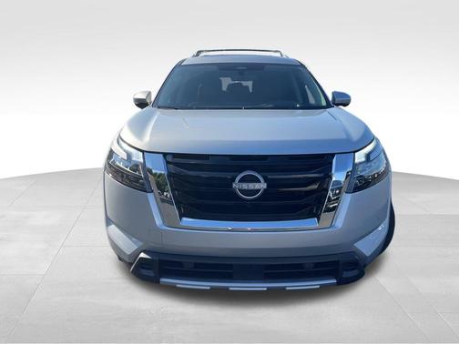 2025 Nissan Pathfinder Platinum FWD