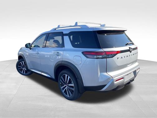 2025 Nissan Pathfinder Platinum FWD