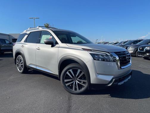 2025 Nissan Pathfinder Platinum FWD