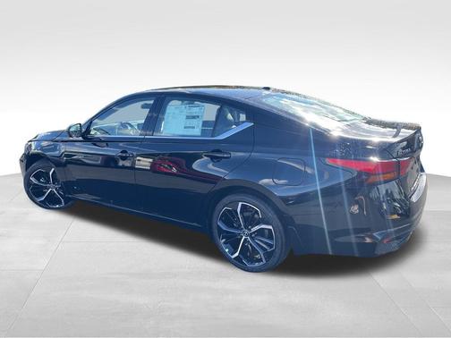 2025 Nissan Altima SR FWD