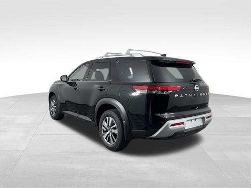 2025 Nissan Pathfinder SL FWD