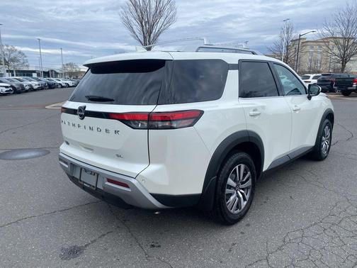 2023 Nissan Pathfinder SL FWD