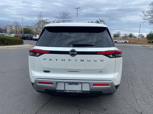 2023 Nissan Pathfinder SL FWD