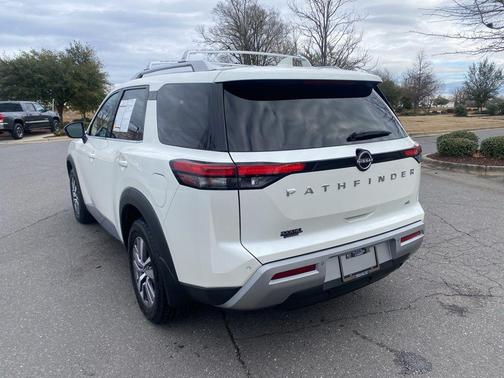 2023 Nissan Pathfinder SL FWD