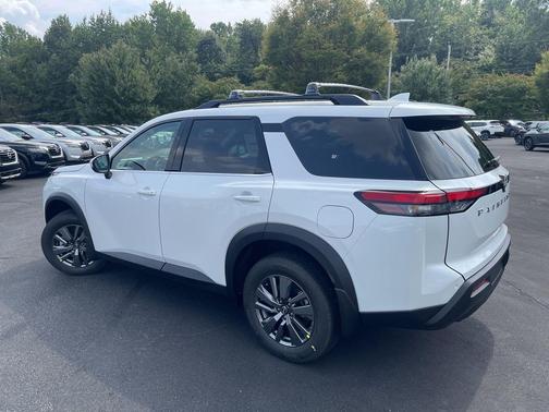2025 Nissan Pathfinder SV FWD