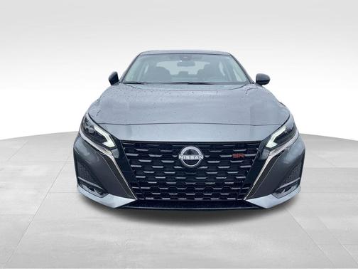 2025 Nissan Altima SR FWD