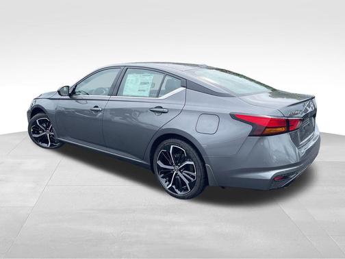 2025 Nissan Altima SR FWD