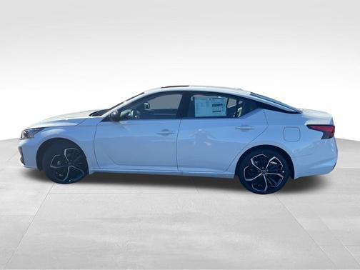 2025 Nissan Altima SR FWD