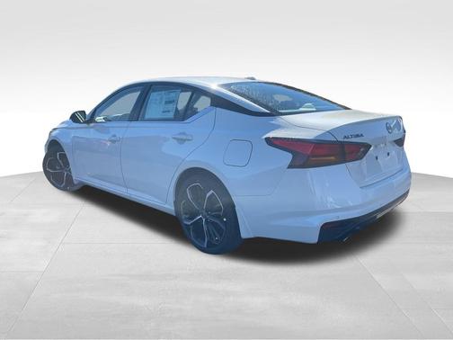 2025 Nissan Altima SR FWD