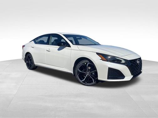 2025 Nissan Altima SR FWD