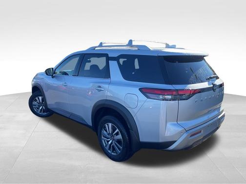 2025 Nissan Pathfinder SL 4WD