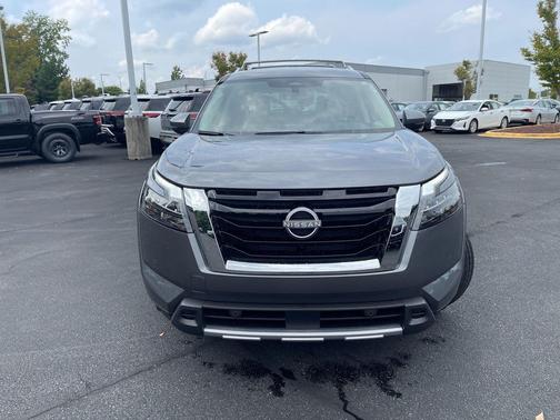 2025 Nissan Pathfinder SL 4WD