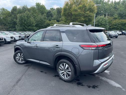 2025 Nissan Pathfinder SL 4WD