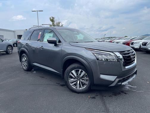 2025 Nissan Pathfinder SL 4WD