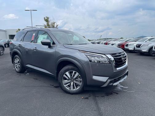 2025 Nissan Pathfinder SL 4WD