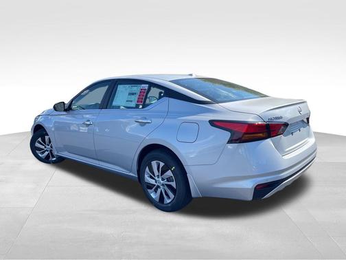 2025 Nissan Altima S FWD