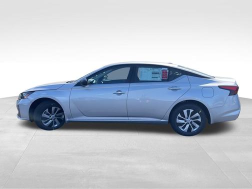 2025 Nissan Altima S FWD