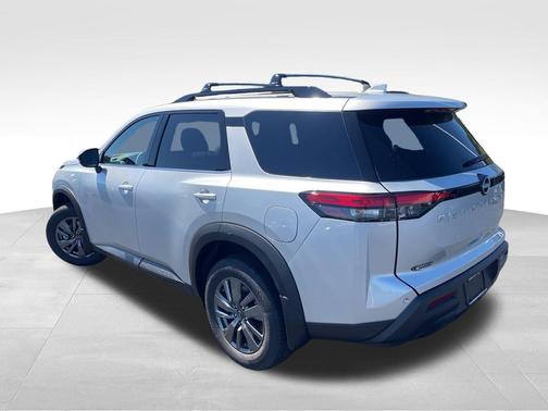 2025 Nissan Pathfinder SV FWD