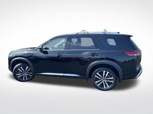 2025 Nissan Pathfinder Platinum FWD