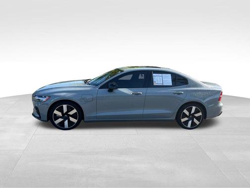 2024 Volvo S60 Recharge Plug-In Hybrid T8 Plus Dark Theme