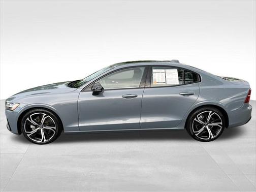 2024 Volvo S60 B5 Plus Dark Theme