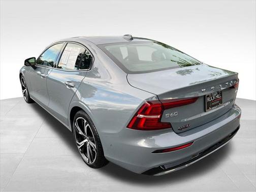 2024 Volvo S60 B5 Plus Dark Theme