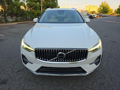 2023 Volvo XC60 B5 Plus Bright Theme