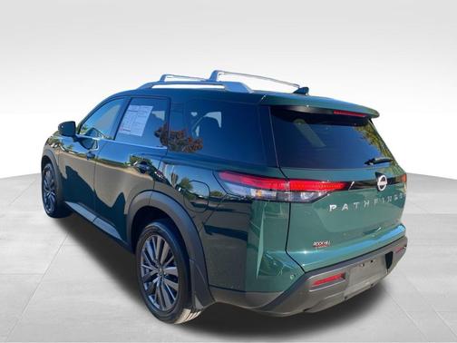 2024 Nissan Pathfinder SL FWD