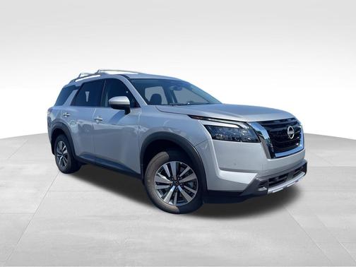 2025 Nissan Pathfinder SL 4WD