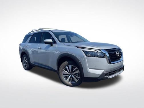 2025 Nissan Pathfinder SL 4WD