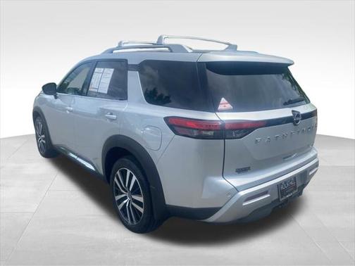 2023 Nissan Pathfinder Platinum 4WD