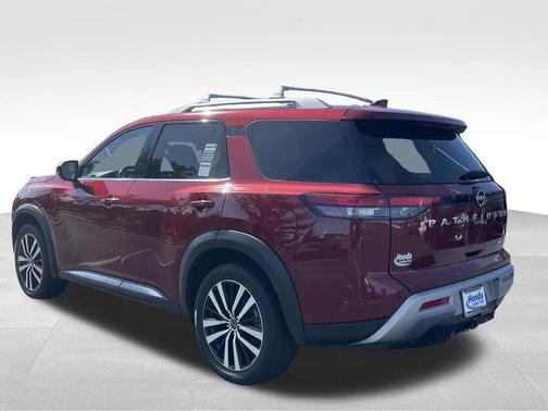 2023 Nissan Pathfinder Platinum 4WD