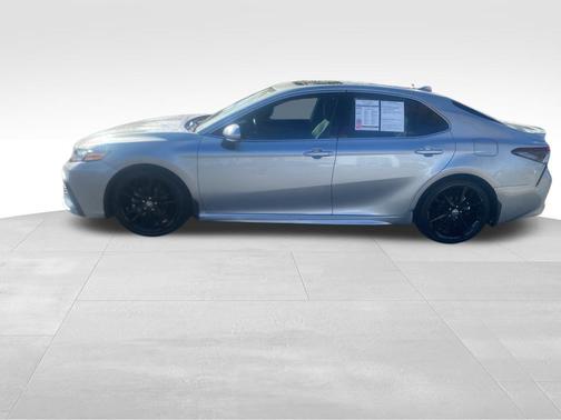 2024 Toyota Camry Hybrid SE