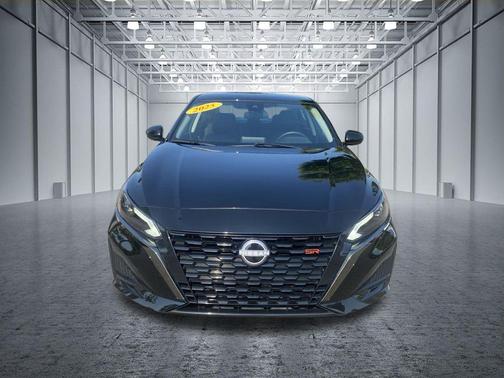 Super Black Clearcoat 2025 Nissan Altima SR FWD