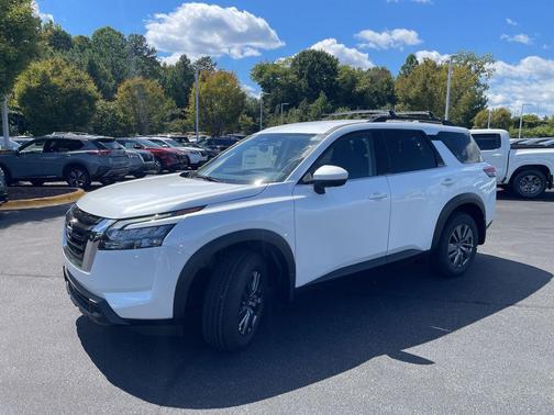 2025 Nissan Pathfinder SV FWD