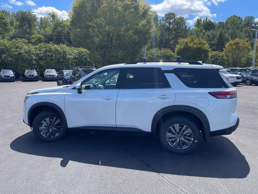 2025 Nissan Pathfinder SV FWD
