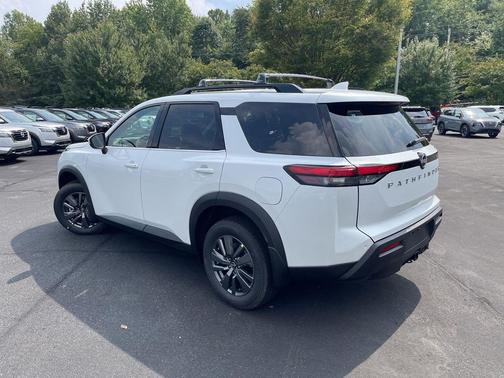2025 Nissan Pathfinder SV FWD