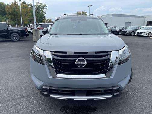 2025 Nissan Pathfinder Platinum FWD