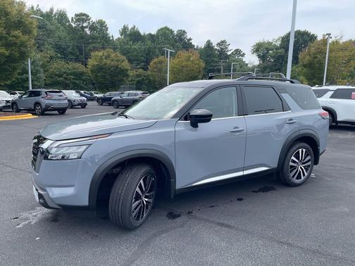 2025 Nissan Pathfinder Platinum FWD