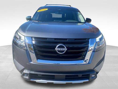 2022 Nissan Pathfinder SL 4WD