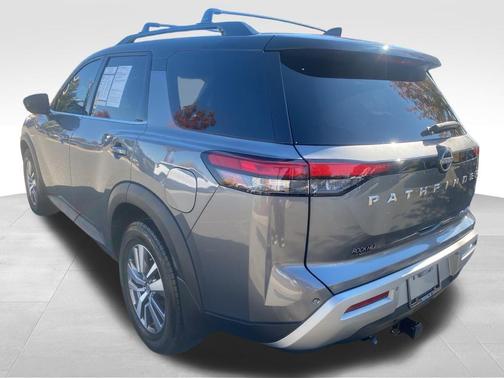 2022 Nissan Pathfinder SL 4WD