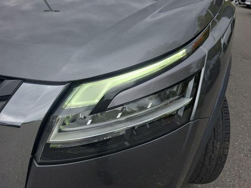 2022 Nissan Pathfinder SL 4WD