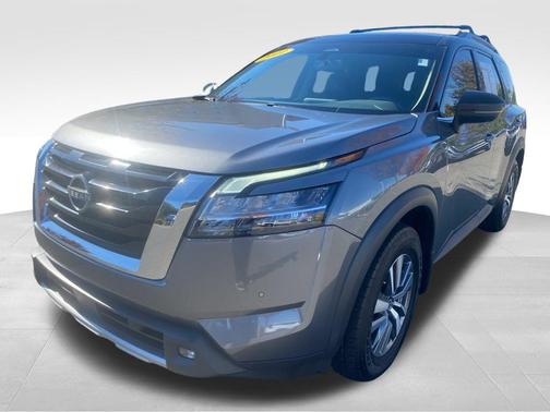 2022 Nissan Pathfinder SL 4WD