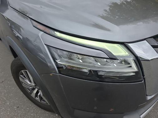 2022 Nissan Pathfinder SL 4WD