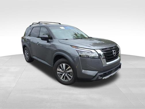 2022 Nissan Pathfinder SL 4WD