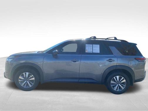 2022 Nissan Pathfinder SL 4WD
