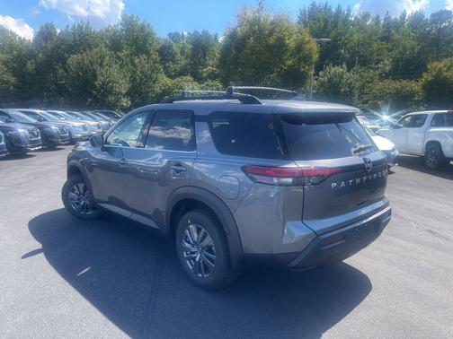 2025 Nissan Pathfinder SV FWD